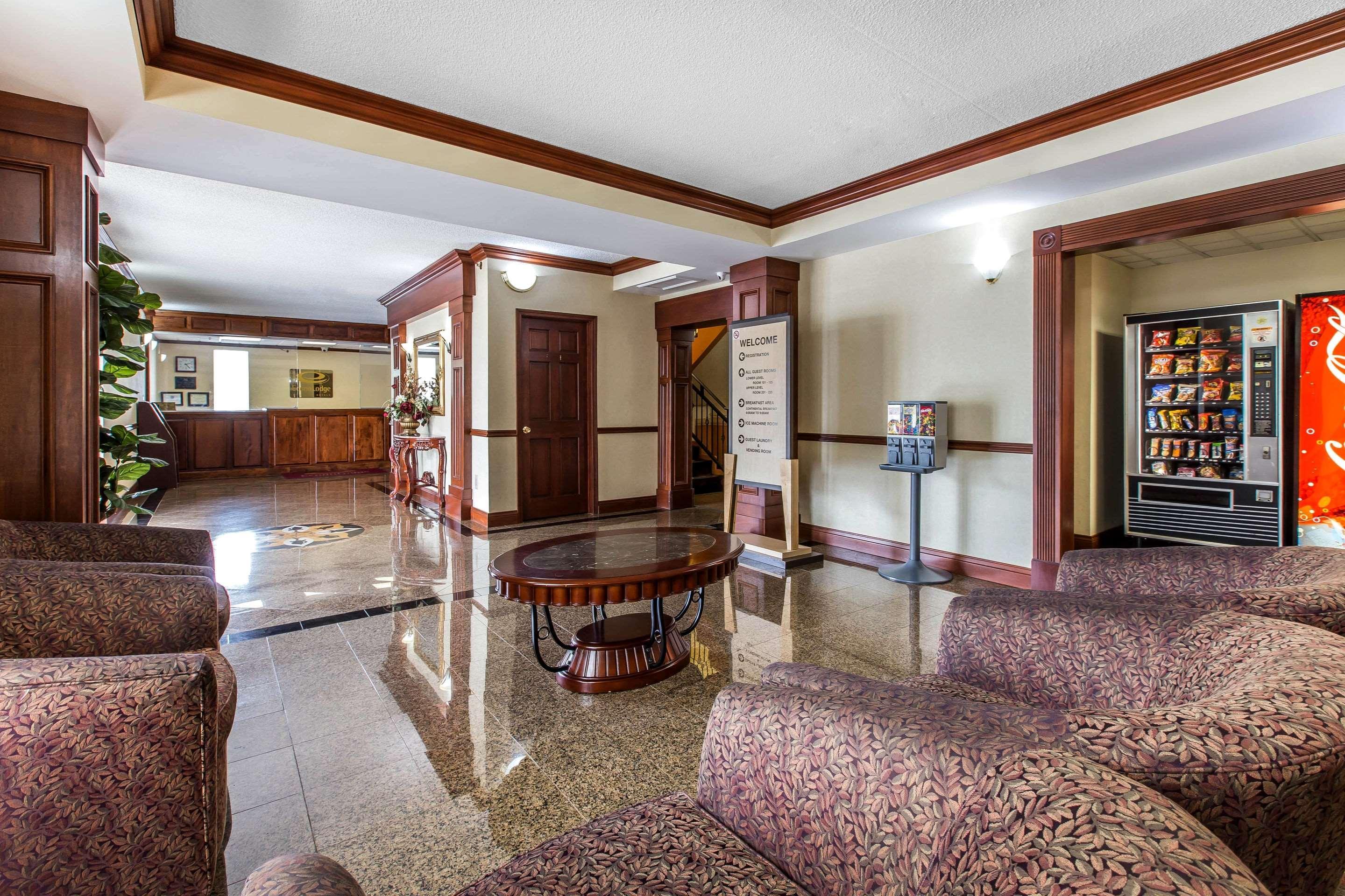Econo Lodge At Six Flags Остел Екстериор снимка